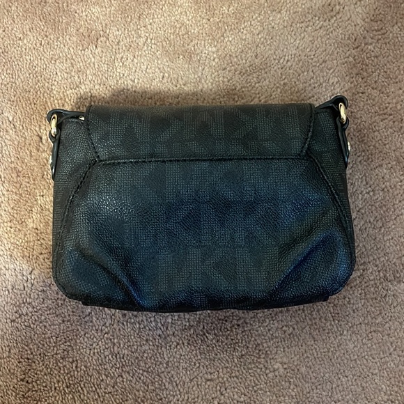 Micheal Kors mini cross body bag - Picture 2 of 2